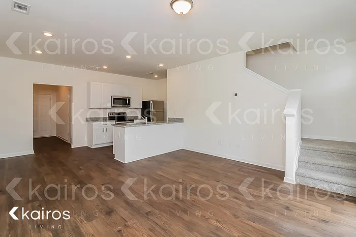 3 bed, 2.5 bath, 1304 sqft, $1,545 — Photo 3