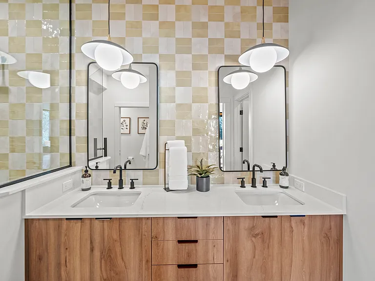 6305 Soundview Dr — Photo 27