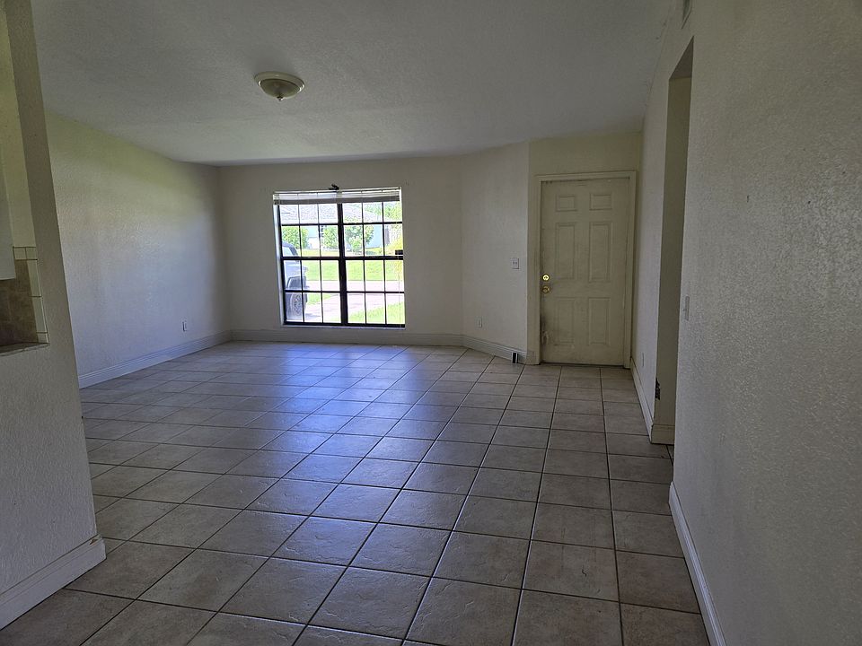 1st image of 982 SW Janette Ave