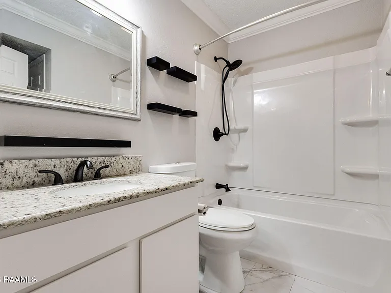 110 W Bayou Pkwy #102 — Photo 17