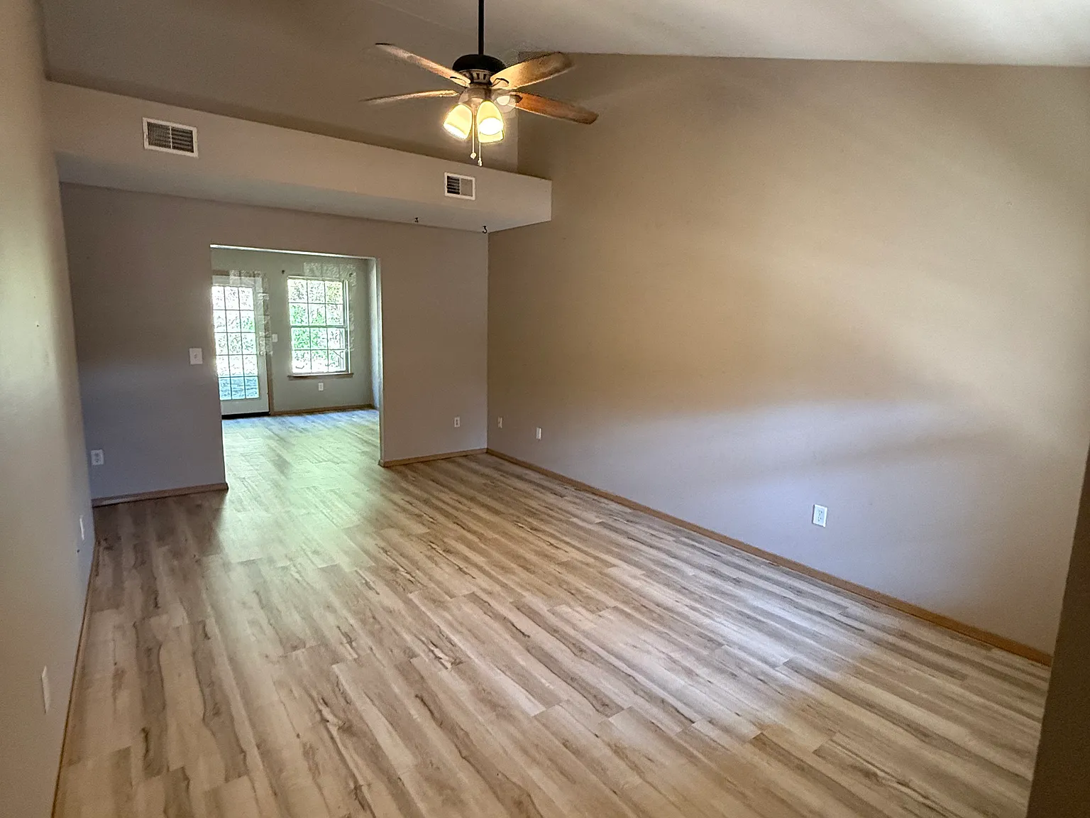 14 Lakeshore Dr — Photo 3