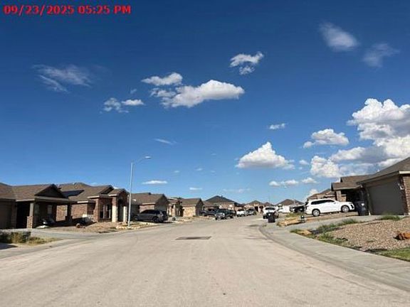 Exterior Neighborhood (street photo)