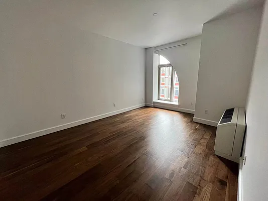 Rented by Square Realty Global Inc | media 37