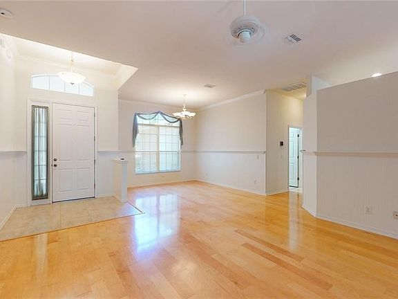 5th image of 3618 N Eisenhower Ave