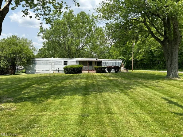 6995 Maplebrook Ave NE, East Canton, OH 44730