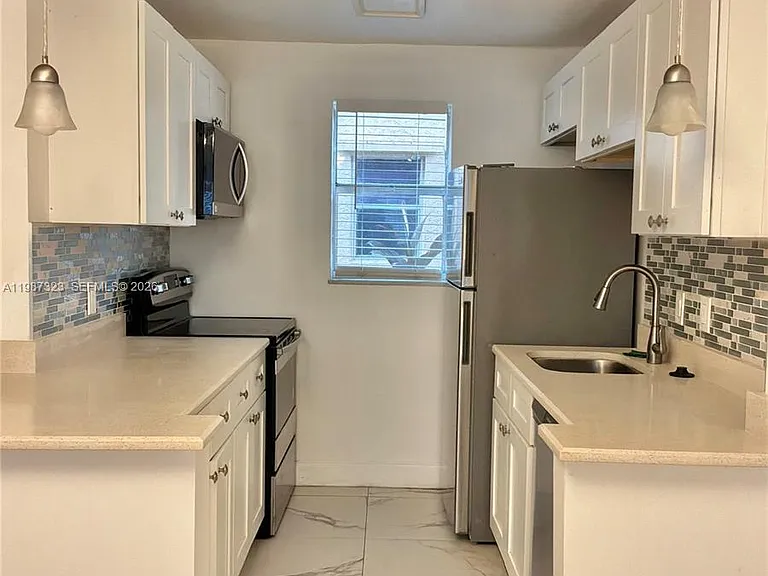 550 SW 2nd Ave #1210 — Photo 6
