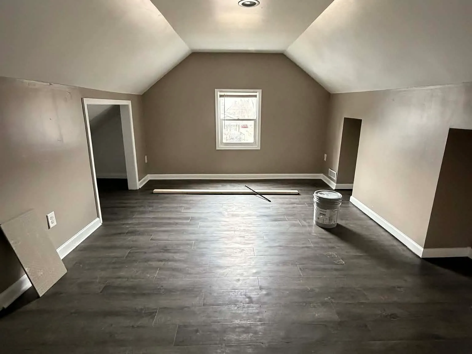 2 bed, 1890 sqft, $1,300 — Photo 3