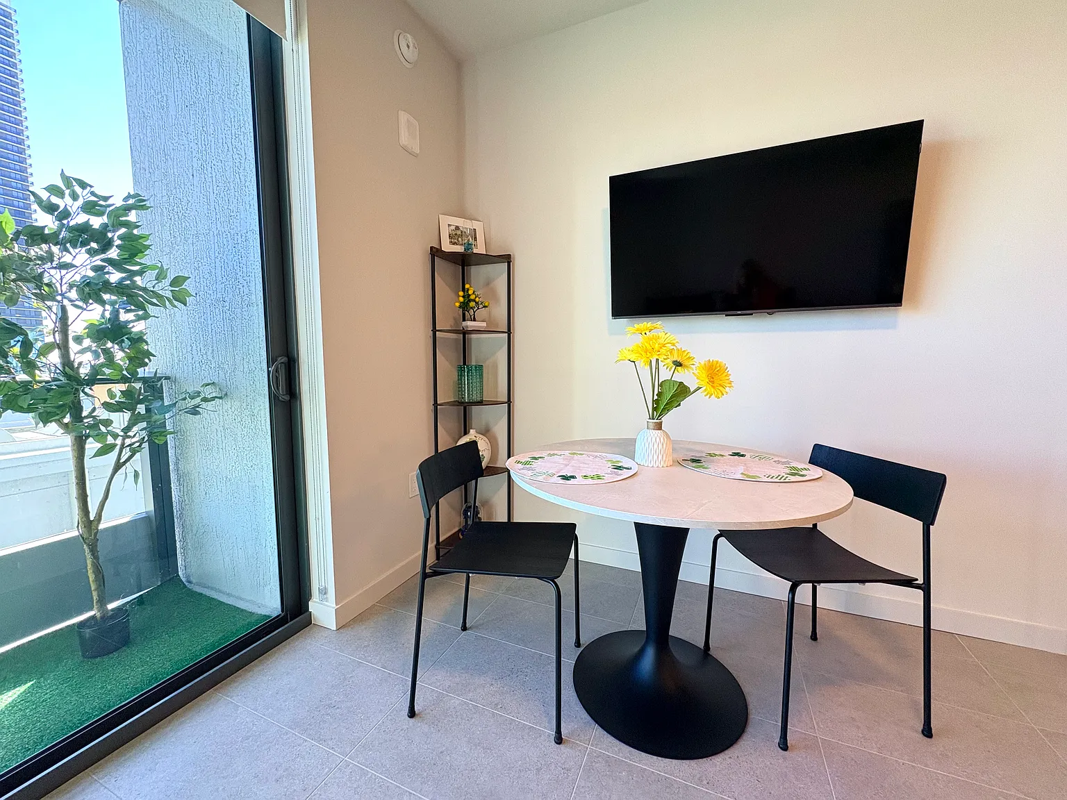 Studio, 500 sqft, $2,900 — Photo 2