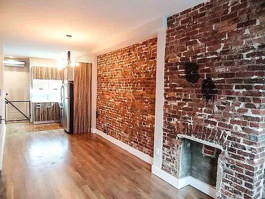 2nd image of 540 Bainbridge St APT 1R