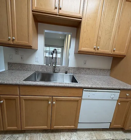 87 S Allen Ave #204 — Photo 8