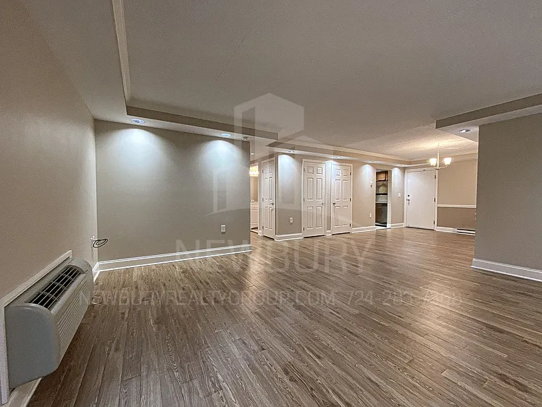 530 N Main Street - The Townhouse. — Photo 41