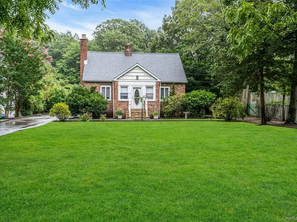 9 Maplelawn Drive, Commack, NY 11725