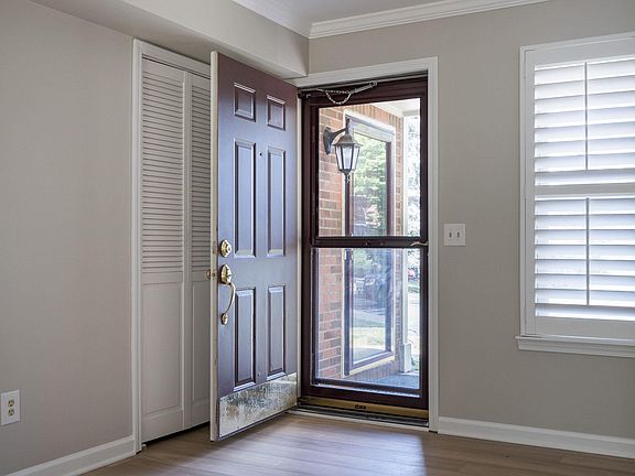 3rd image of 1520 Porter Cir