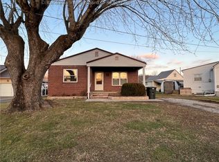 100 Hemlock St, Eleanor, WV 25070