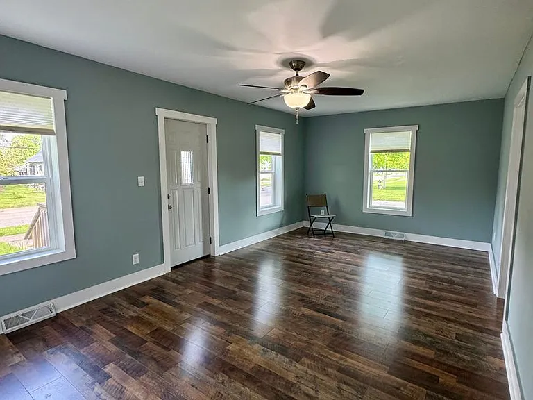 308 N Elm St — Photo 17