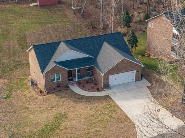 1533 Weatherwood Dr, Lincolnton, NC 28092