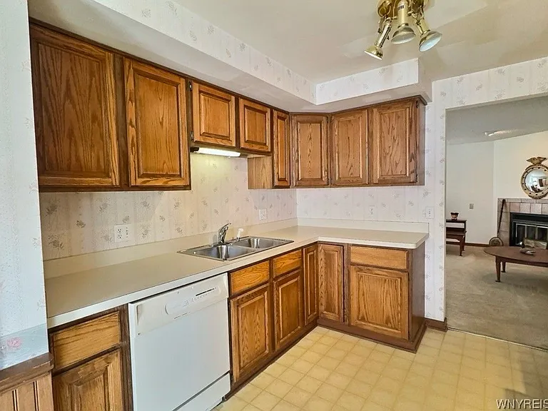 16 Hubbardston Pl — Photo 4