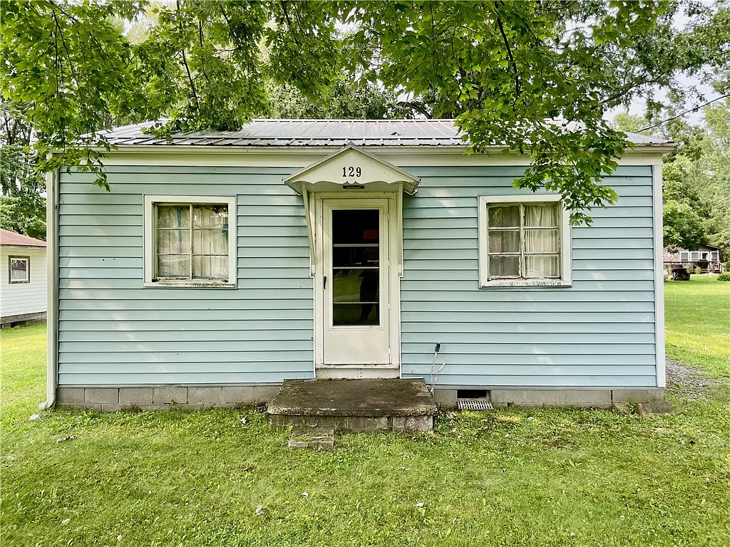 1290 Hickory St photo 1