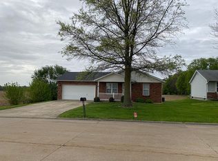 346 Briarwood Dr, Waterloo, IL 62298
