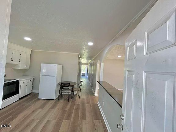 4th image of 185 Summerhill Rd