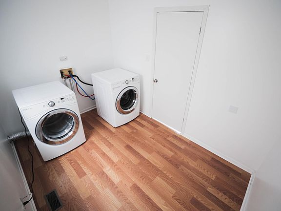 5th image of 3321 S Lituanica Ave #1