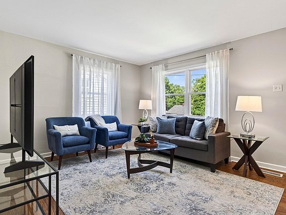 2nd image of 358 Riddle Pl
