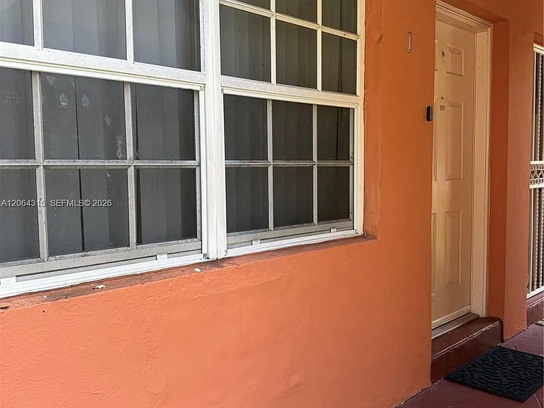 3660 SW 10th St #7A — Photo 2