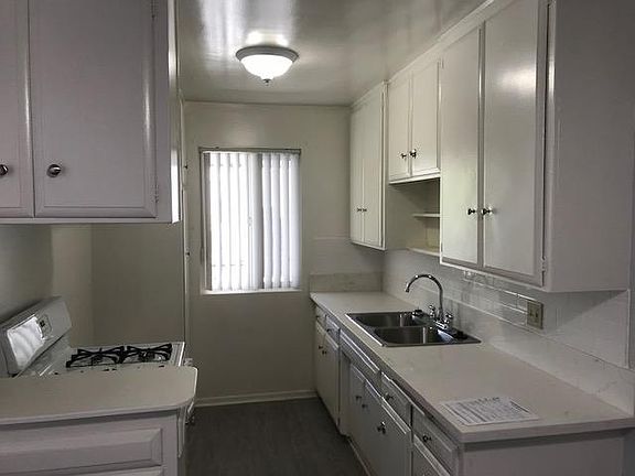 2nd image of 252 S Mentor Ave APT 6