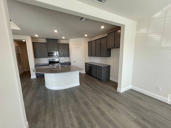 4th image of 1633 Blakely Pl