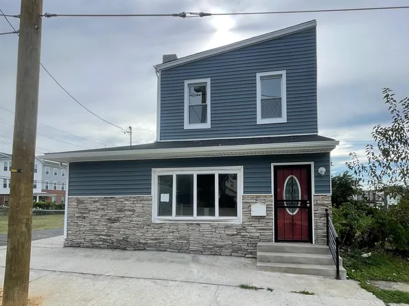 909 N 24th St, Camden, NJ 08105