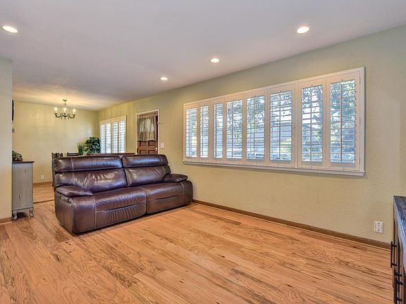 4th image of 1415 Regent St APT 1