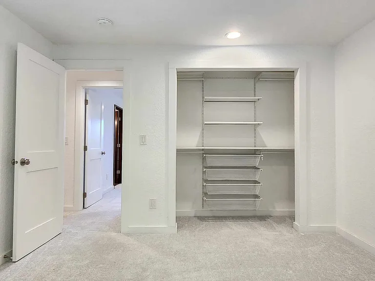 2417 Sahalee Dr W — Photo 23