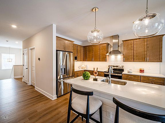 2nd image of 28 Reed's Hollow