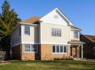 137 N Avon Rd, Elmhurst, IL 60126