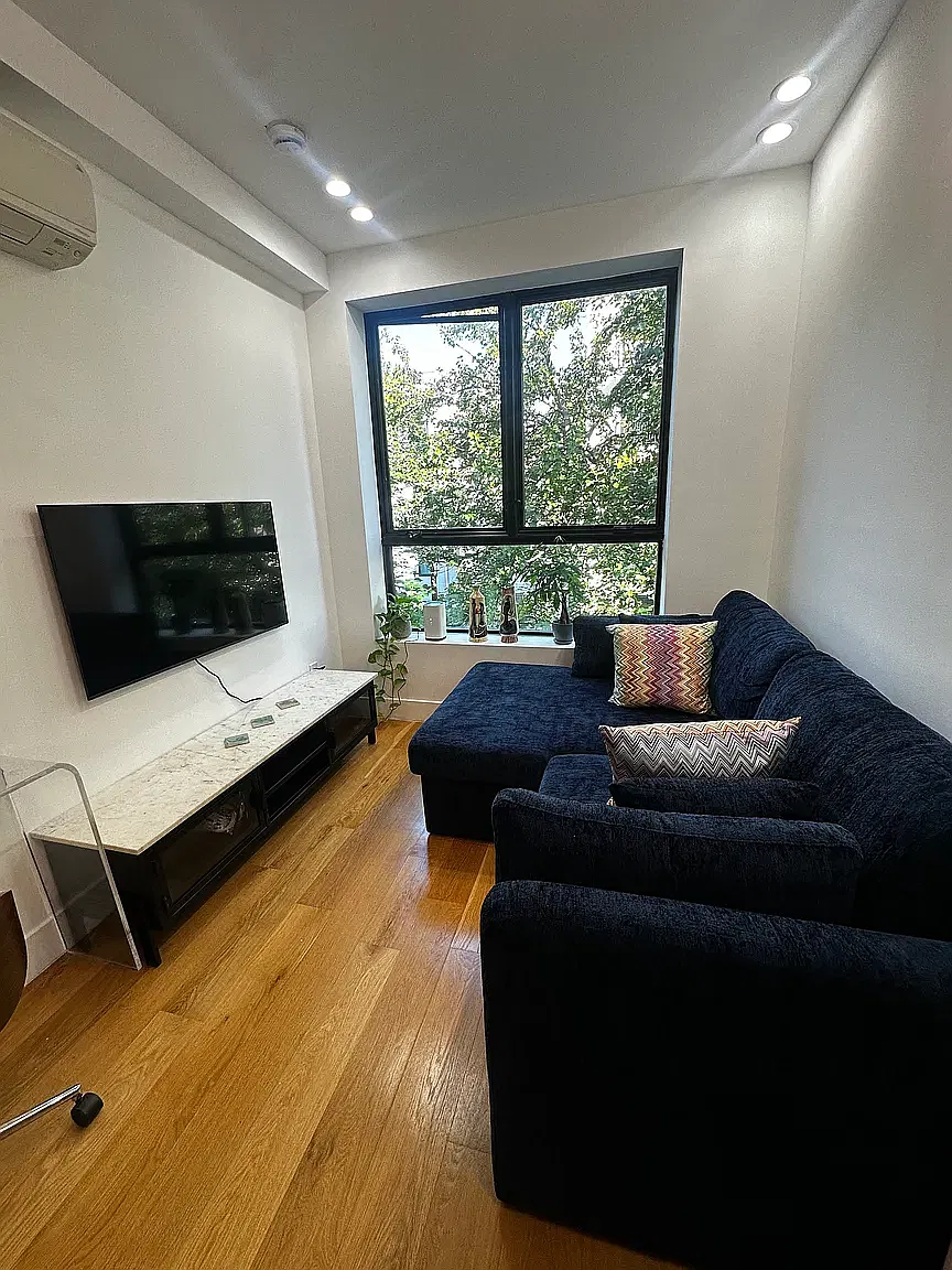 479 Lexington Avenue — Photo 2