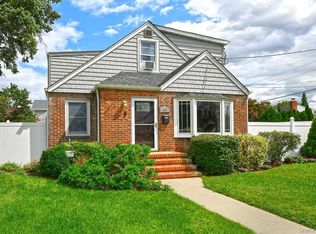 102 Roxbury Road, Franklin Square, NY 11010