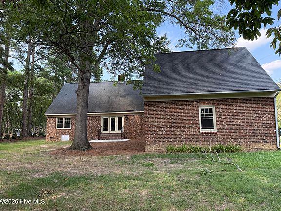 3rd image of 2207 Greenwich Lane NW