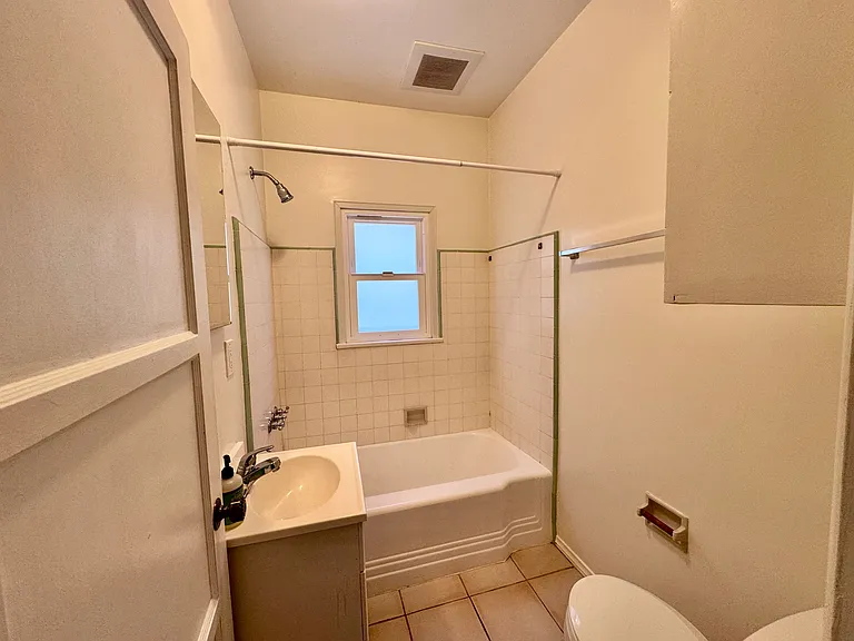 1043 Grant St #C — Photo 5