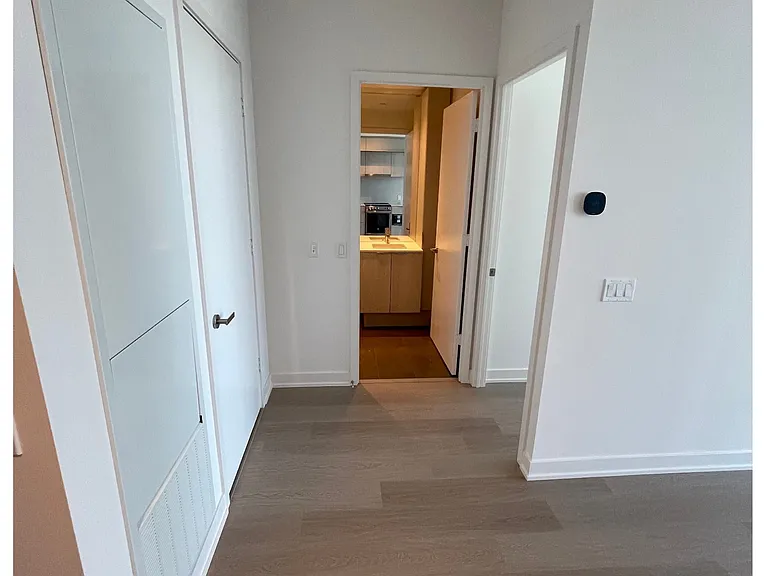 448 Burnhamthorpe Rd W #5206 — Photo 9