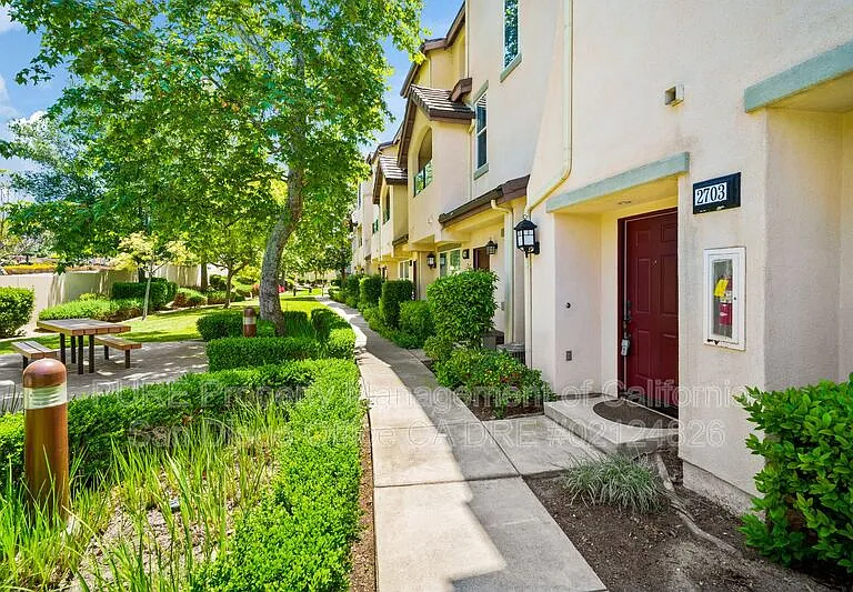 2703 Apricot Ct — Photo 1