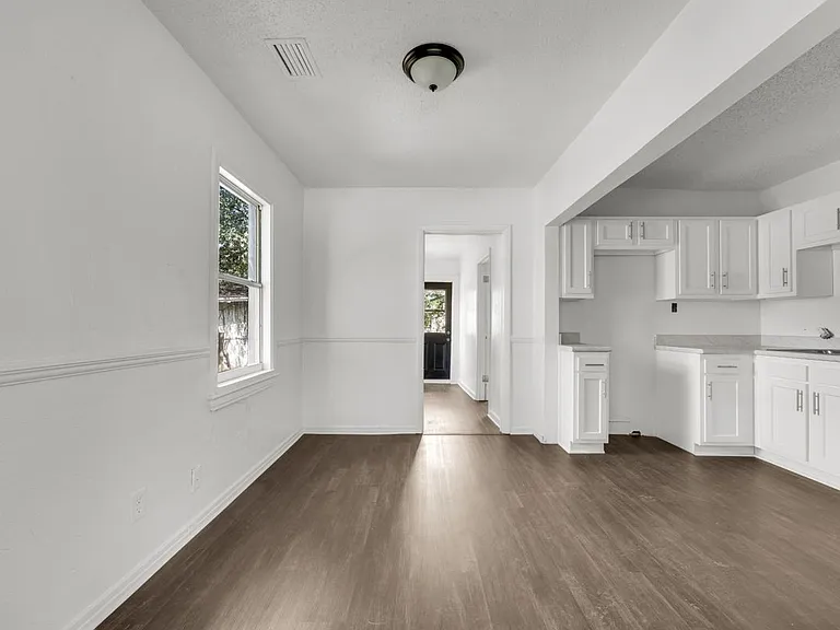 1227 Dena St — Photo 7
