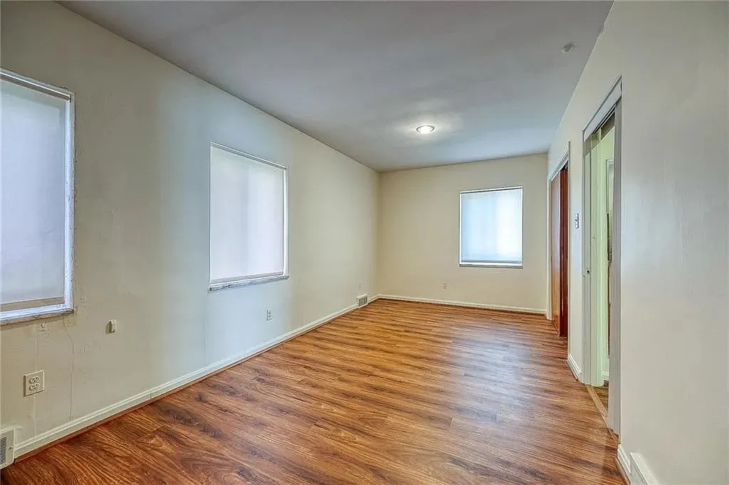 2 bed, 1.5 bath, 1370 sqft, $2,150 — Photo 3