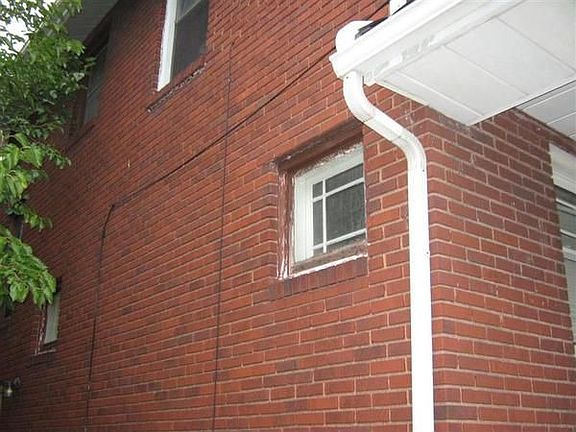5th image of 566 E Boston Ave