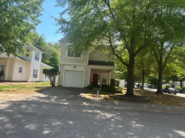 421 Dorothy Dr, Yorktown, VA 23692