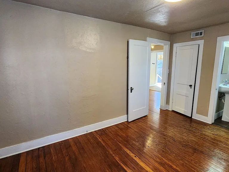 223 NW 24th St #B — Photo 12