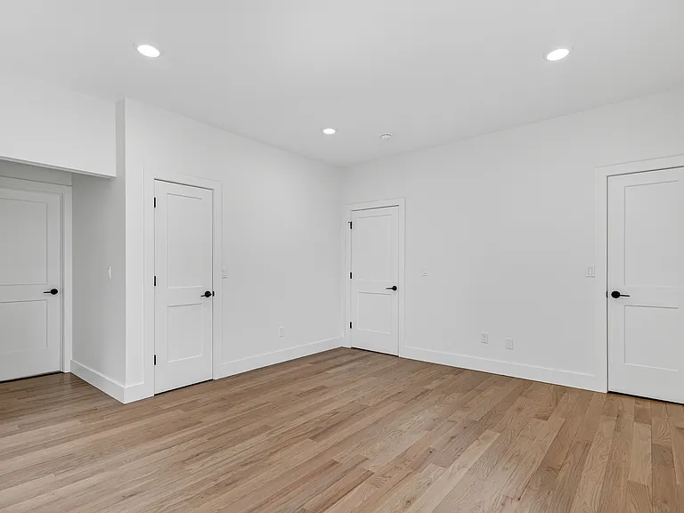 46 Hudson Ave #B — Photo 17