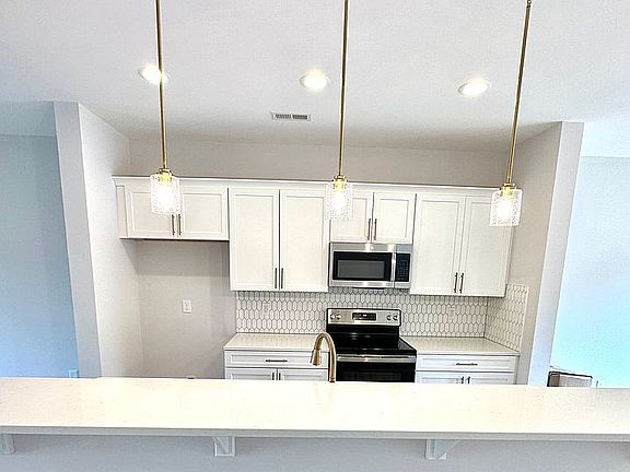 4th image of 205 Allure Dr