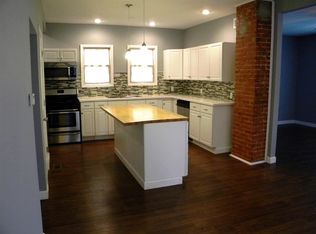 808 16th Ave, Moline, IL 61265