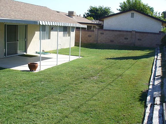 Large enclosed back yard