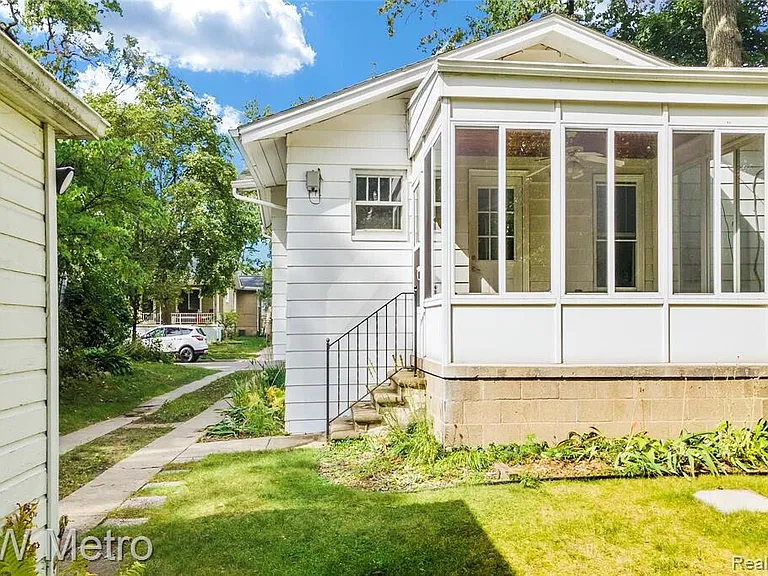 865 W Marshall St — Photo 23